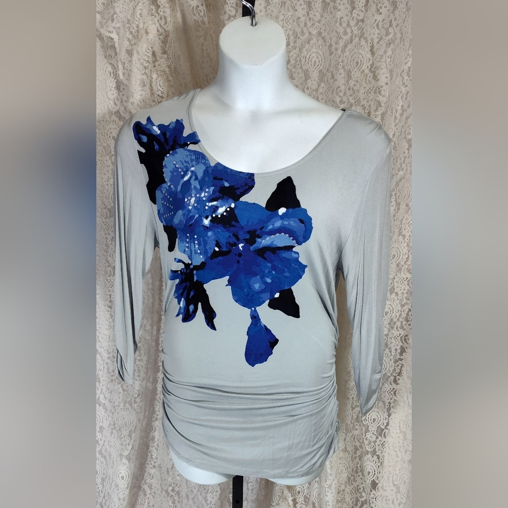 Nue Options Grsy With Blue Floral Women's Top NWOT